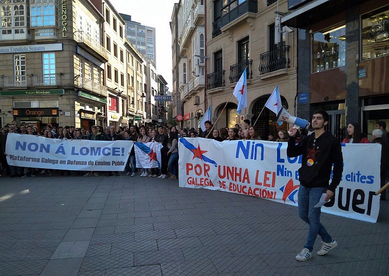 17-11-16 ManiFolgaEstudantilPontevedra07.jpg